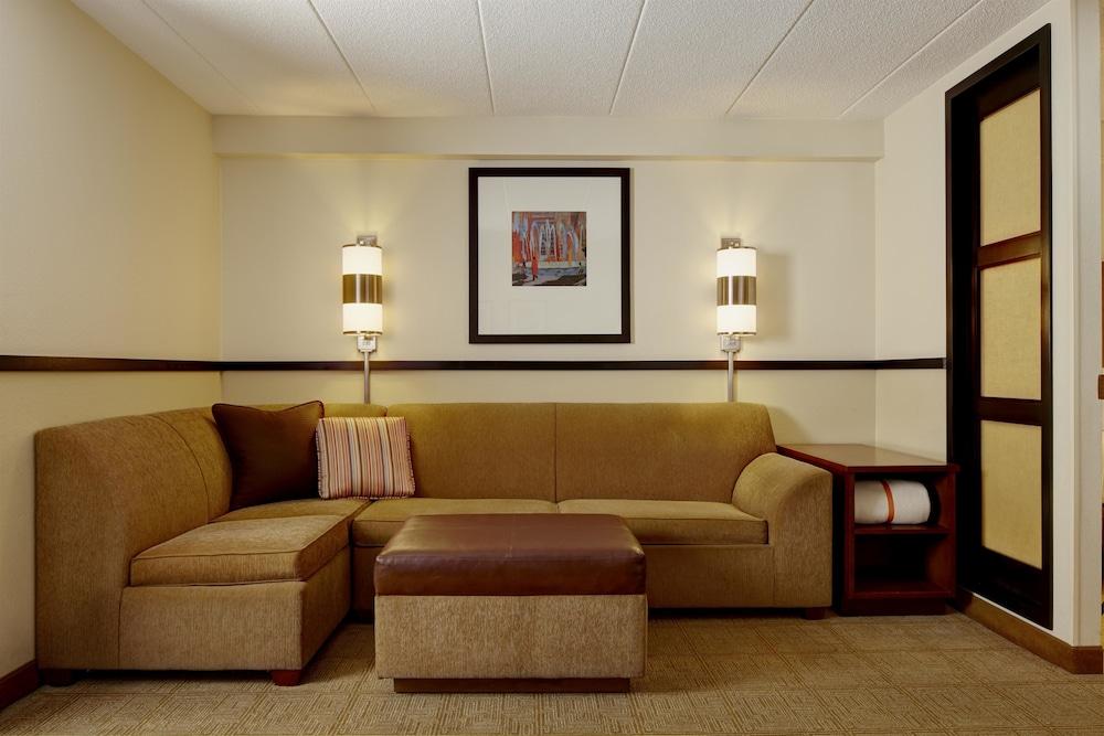 Hyatt Place Indianapolis Airport Exterior photo