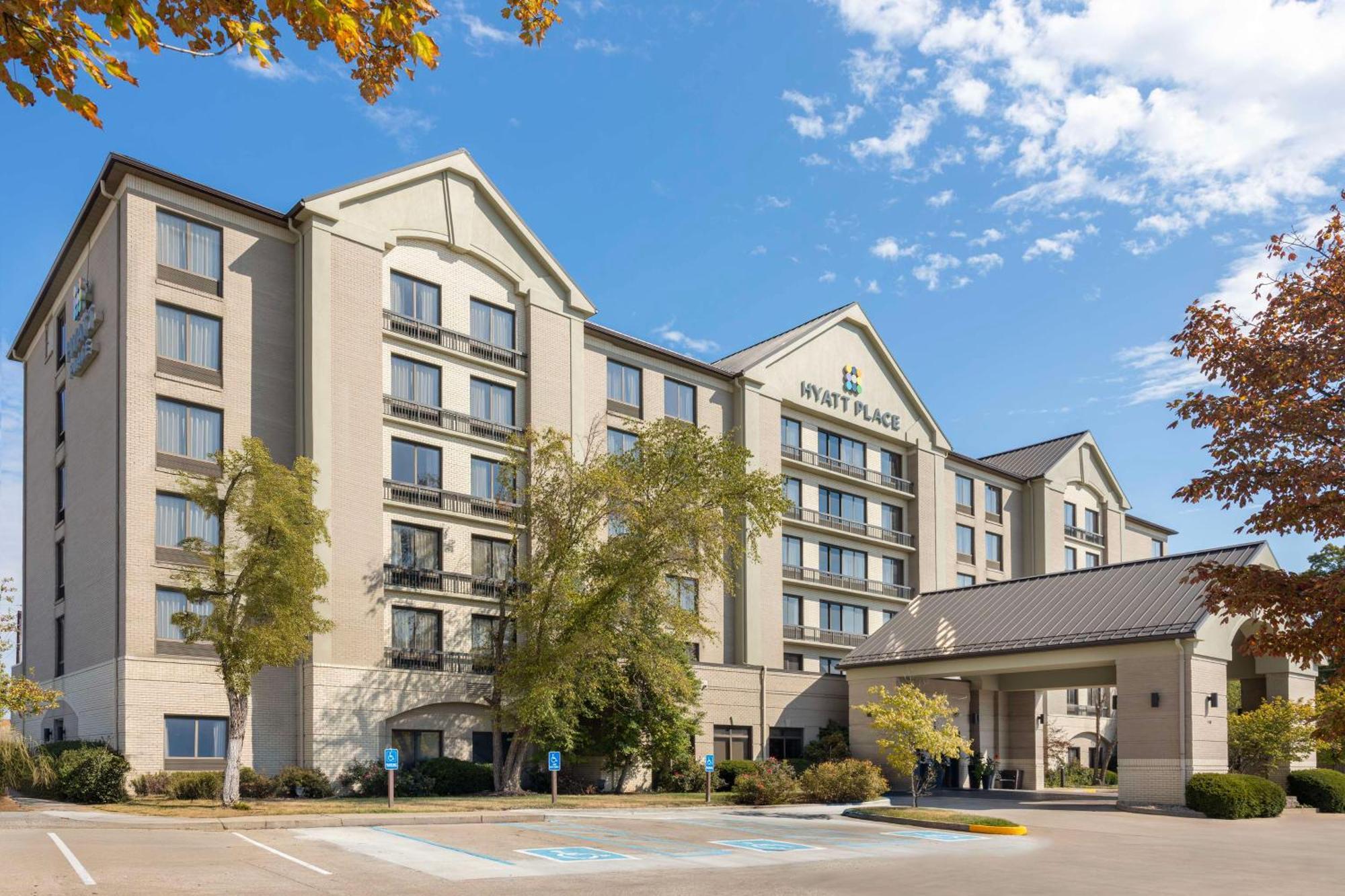 Hyatt Place Indianapolis Airport Exterior photo